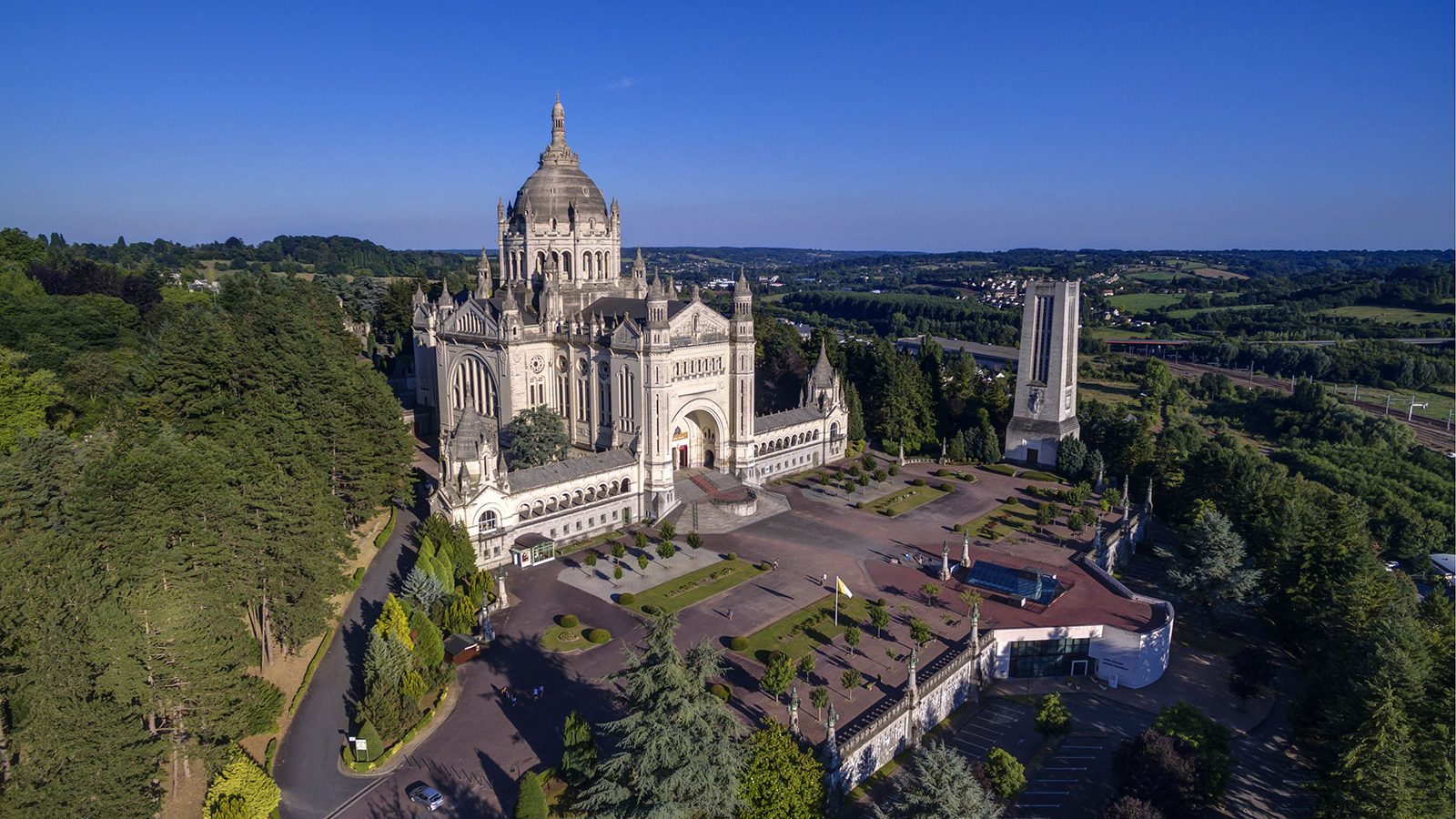lisieux-franck-godard-crt-normandie-1600x900.jpg