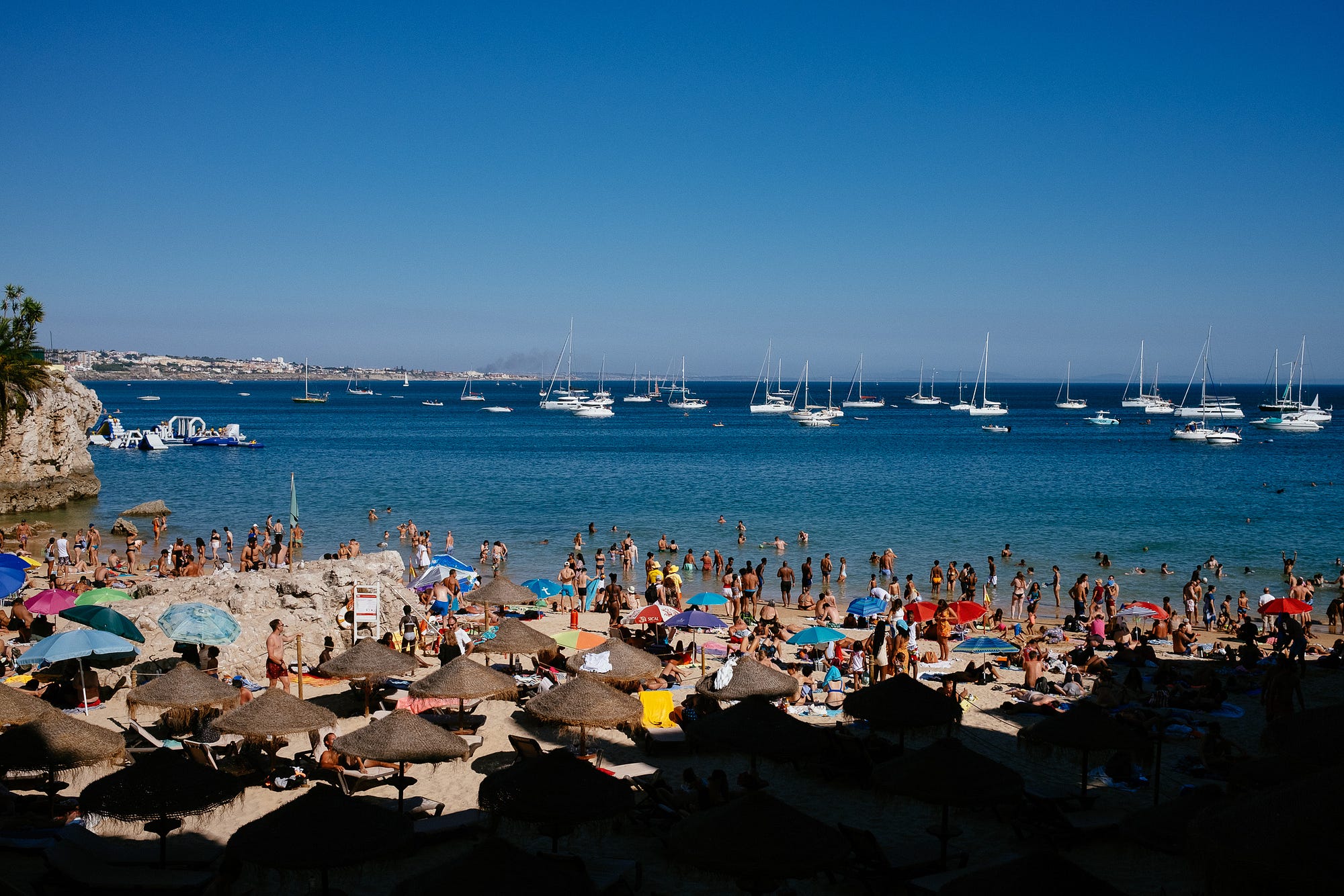 葡萄牙。卡斯凱什(Cascais) 深度旅遊(一) 陽光。海灘。地獄之門(Boca do Inferno) by Fujifilm X100v | by LI Sam | 攝影二三事| Medium