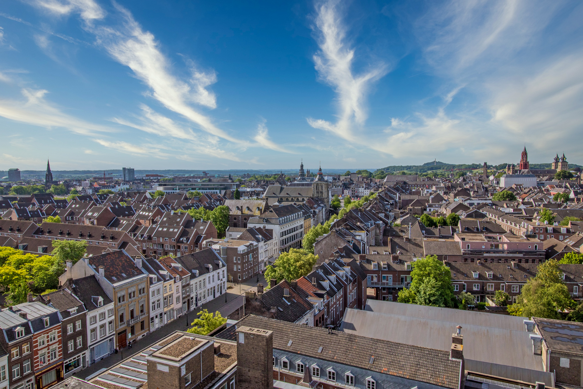 Luchtfoto zicht op binnenstad Maastricht.jpg