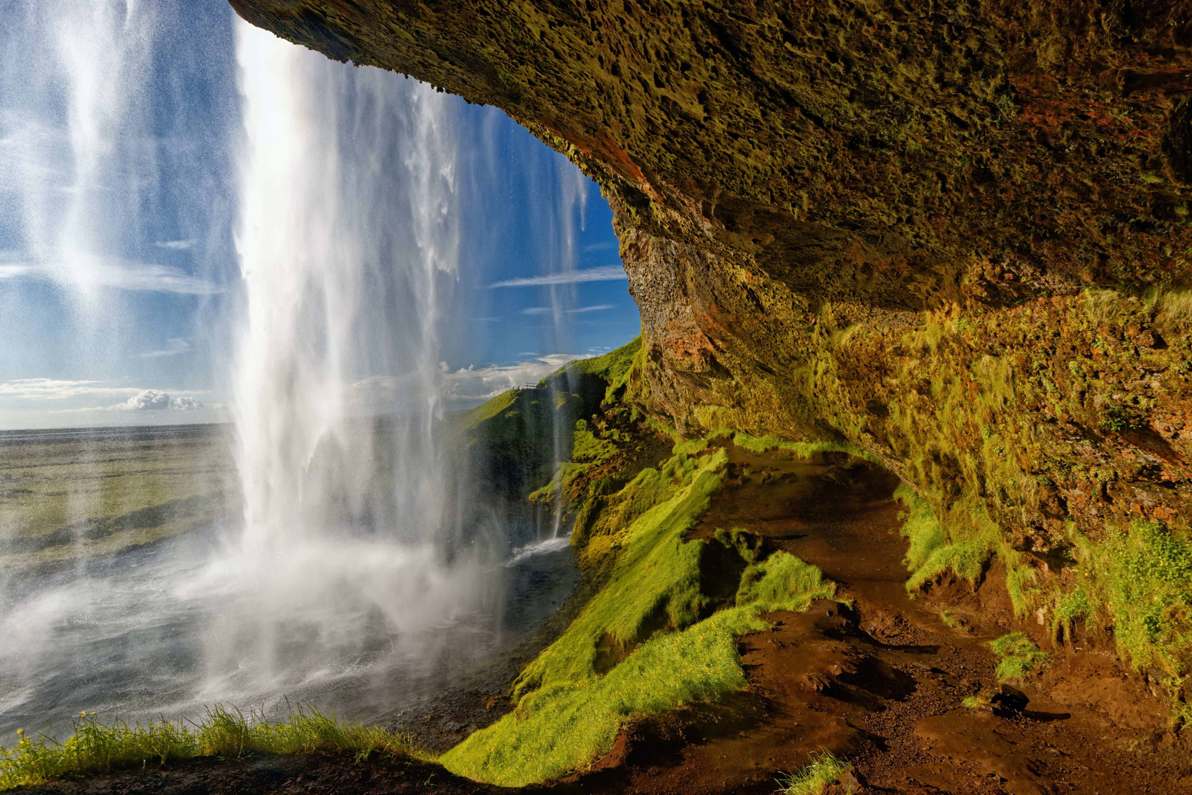 1787907576112842.jpg seljalandsfoss2_6d4717fdda.jpg